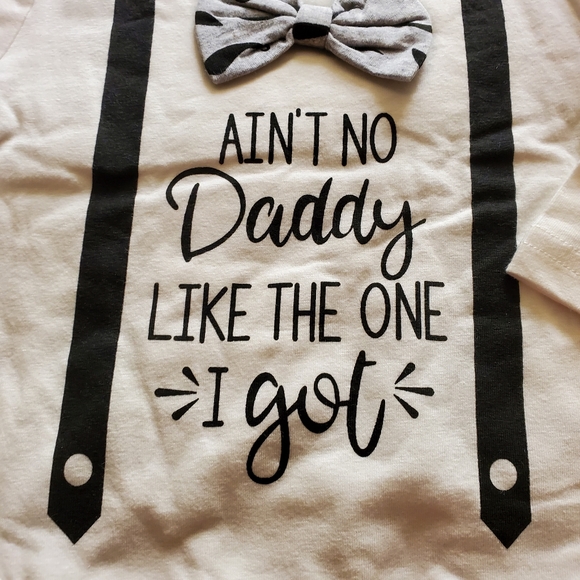 3 pc infant set Blk/white "Ain't no daddy like the one I got" NWOT - Picture 4 of 7